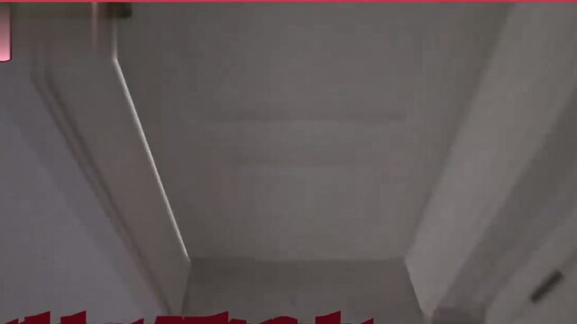 31 Çeken Ergeni Boşaltan Milf Porno